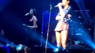 Rihanna - Take a Bow (live)