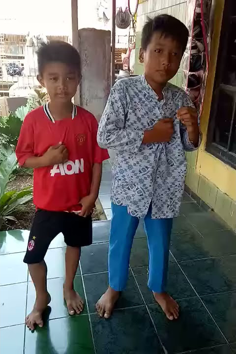 Jurus buka baju (anak kecil)