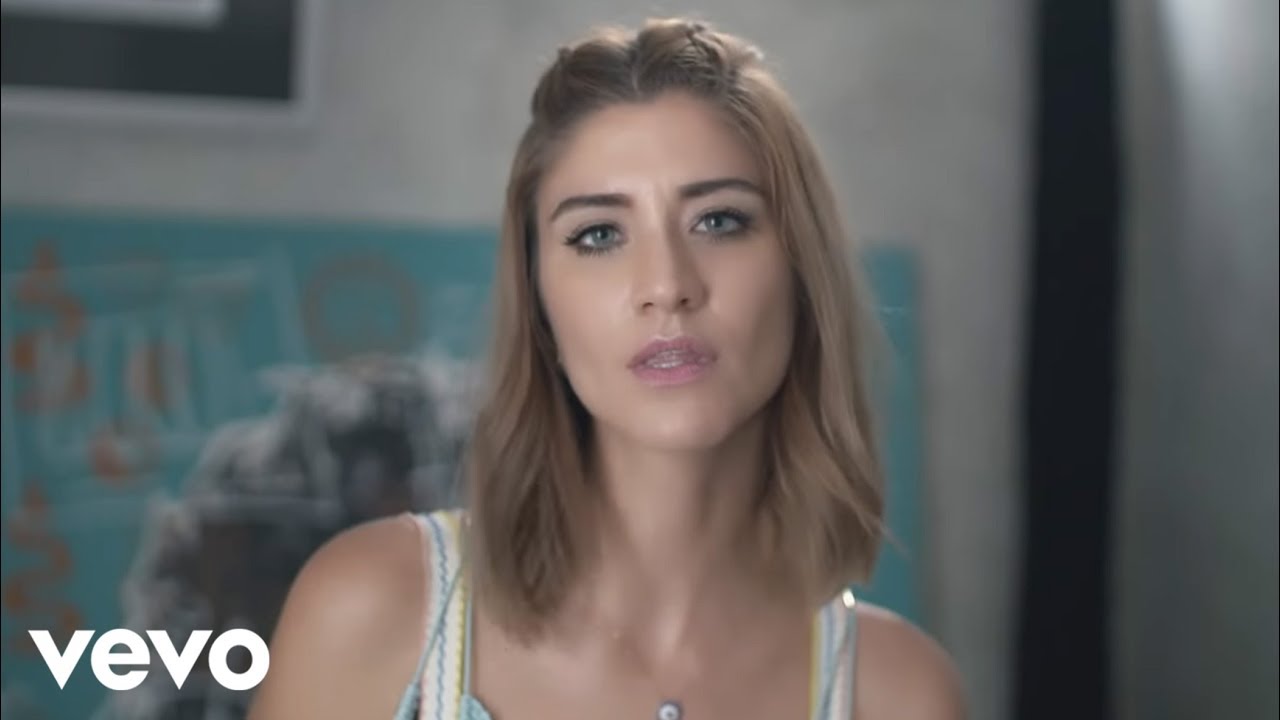 María León - Se Te Salió Mi Nombre ft. Mariachi Vargas De Tecalitlan