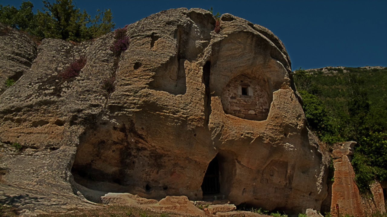 IGLESIAS RUPESTRES EN CANTABRIA