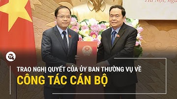 Công bố và trao Nghị quyết của Ủy ban Thường vụ về công tác cán bộ | Truyền hình Quốc hội Việt Nam