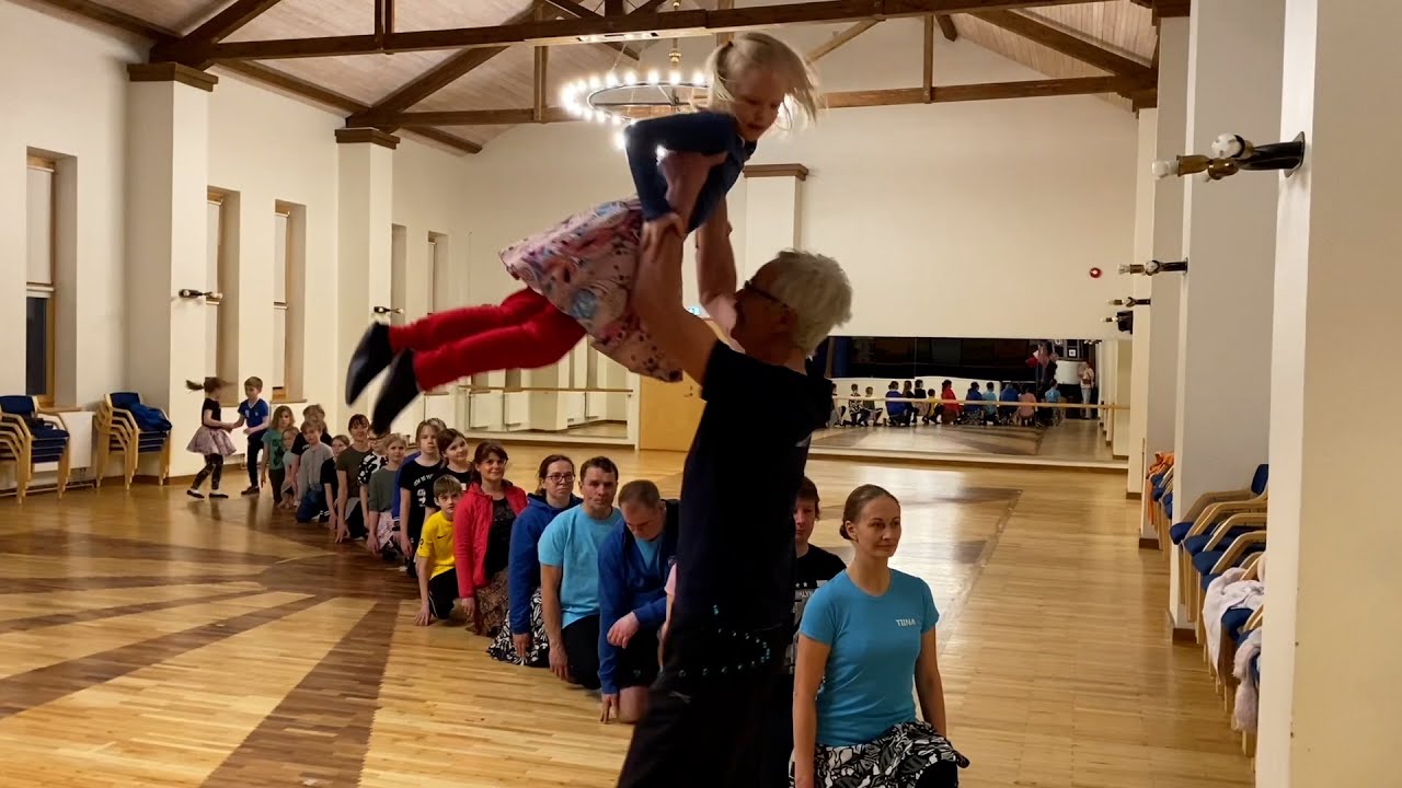 Käina pererühm valmistub tantsupeoks