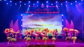 Video thumbnail of "Hoa xuân đất nước (Sáng tác TRƯƠNG QUANG LỤC)"