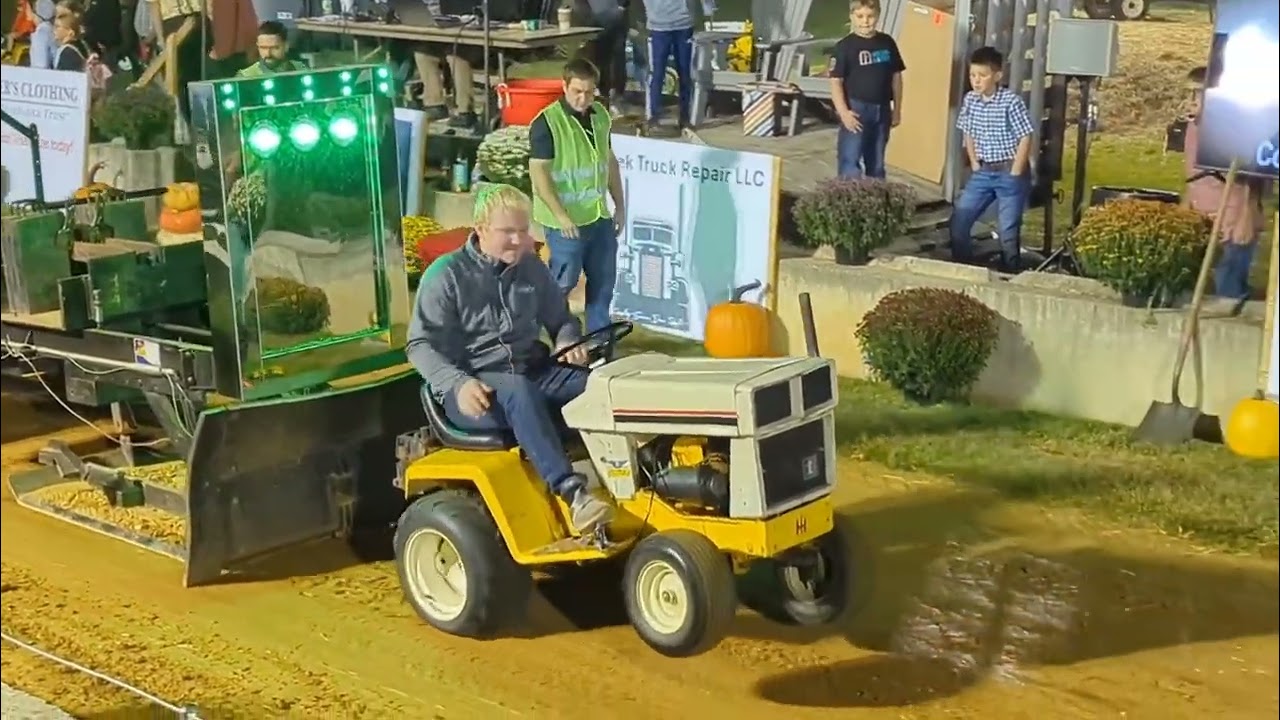 Garden tractor pulling clips 