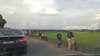 Viral..SEKINCHAN AIRPORT😅 Pesawat Boeing 727-277 ditengah sawah, di Sekinchan, Selangor.