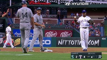 SEA@TEX: Mariners score two on RBI single, error