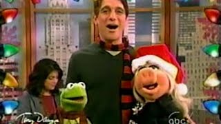 Kermit and Miss Piggy on The Tony Danza Show (12/20/2005)
Kermit and Miss Piggy attempt to sing Have Yourself a Merry Little Christmas with Tony on this December 20th, 2005, episode of The Tony Danza Show. Kermit and Miss Piggy on The Tony Danza Show (12/20/2005)