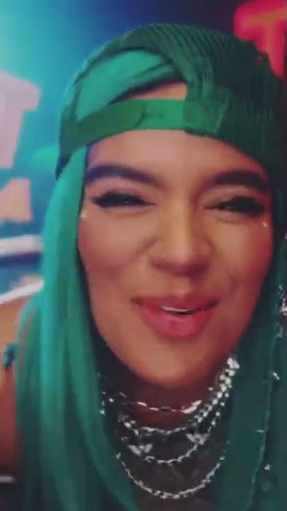 Karol G en Poblado Remix