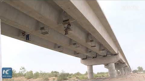 Đường cao tốc qua sa mạc lớn nhất Trung Quốc