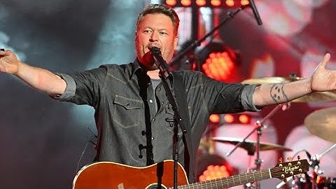 Blake Shelton Rocks New Year