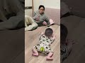 👶🤣「赤ちゃんはどうして上に登れないの？理由を知ったら笑いが止まらない！」#shortvideo
