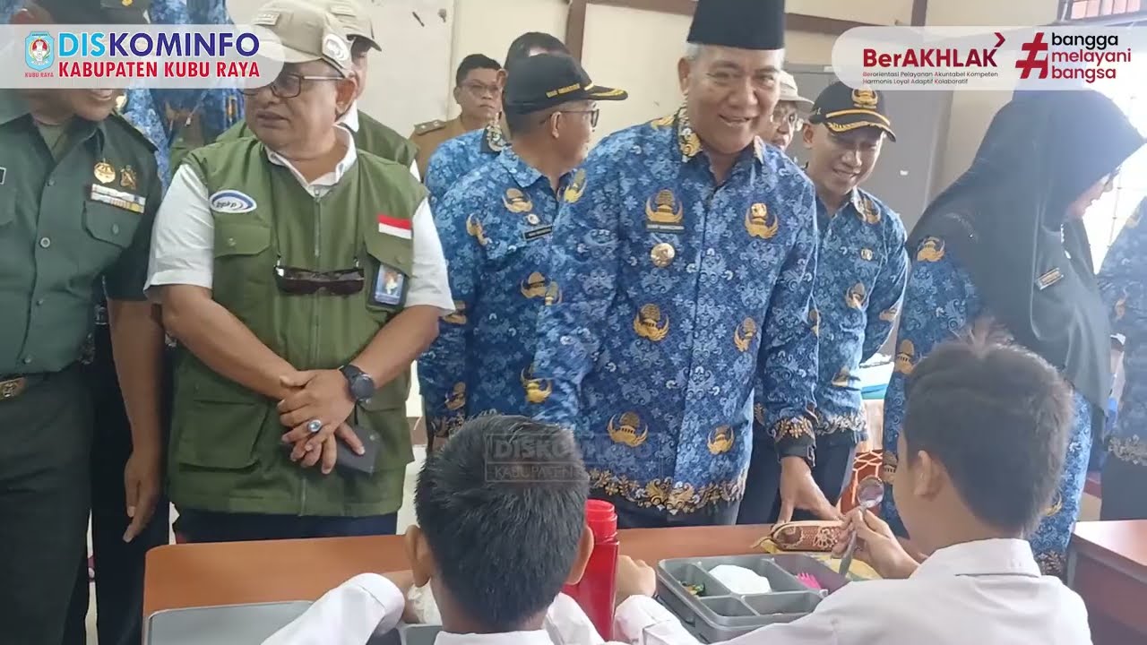 LAUNCHING MAKAN SIANG BERGIZI DI SDN 64 DAN SMPN 7 SUNGAI RAYA KABUPATEN KUBU RAYA