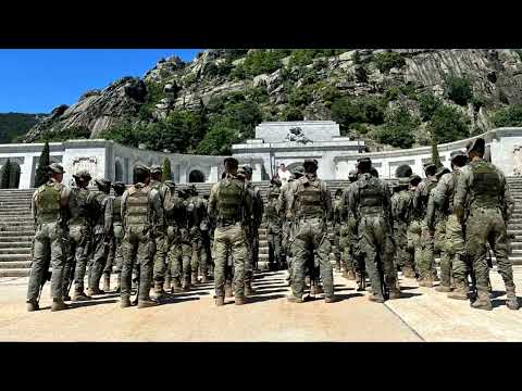 Una unitat de l'exèrcit rep una benedicció al Valle de los Caídos