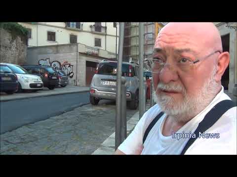 Avellino, il comune asfalta l'antica pavimentazione: i cittadini non gradiscono