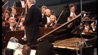 Video thumbnail of "Youri Egorov - Tchaikovsky PNC No. 1 - RAI Amsterdam 1979"