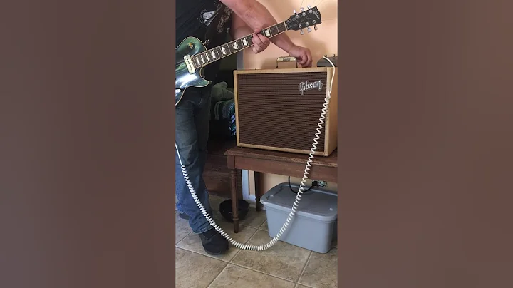 Gibson Falcon GA-19RVT with Gibson P-90 Les Paul. ...