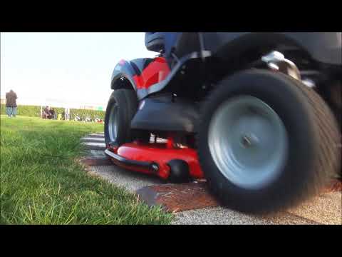 Dayanıklı Çim Biçme Traktörü - Castelgarden
