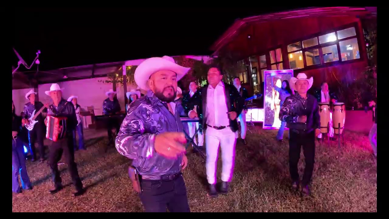 El italiano Aventurero's los más consentidos ft retoñitos la techno banda 