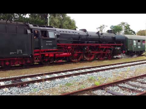 Stoomlocomotief 01 1075 arriveert in Veendam