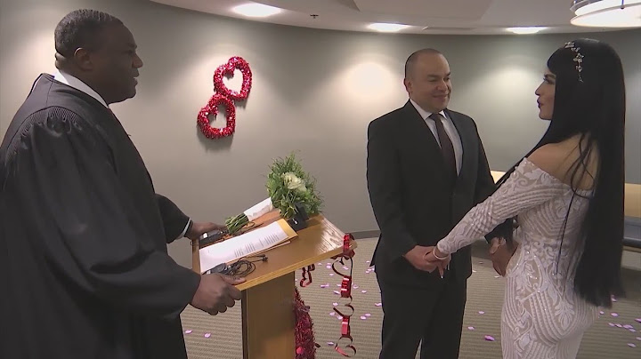 Couple flocks to courthouse for Valentine's Day wedding