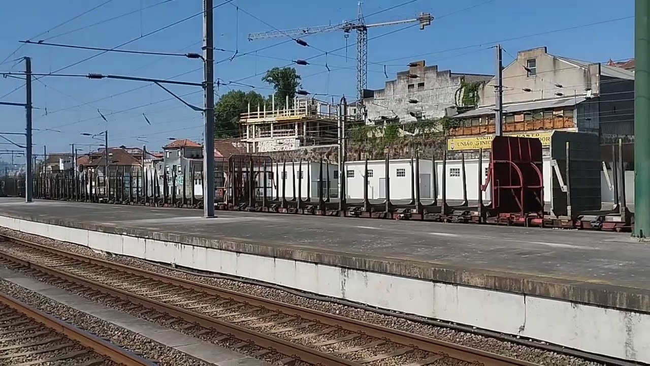 ans@trofa. Loc.Captrain a tracionar vagões vazios.Campanhã 2025/05/25-103845