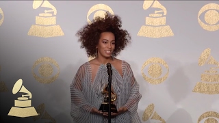 Solange Holding Grammy | Backstage | 59th GRAMMYs