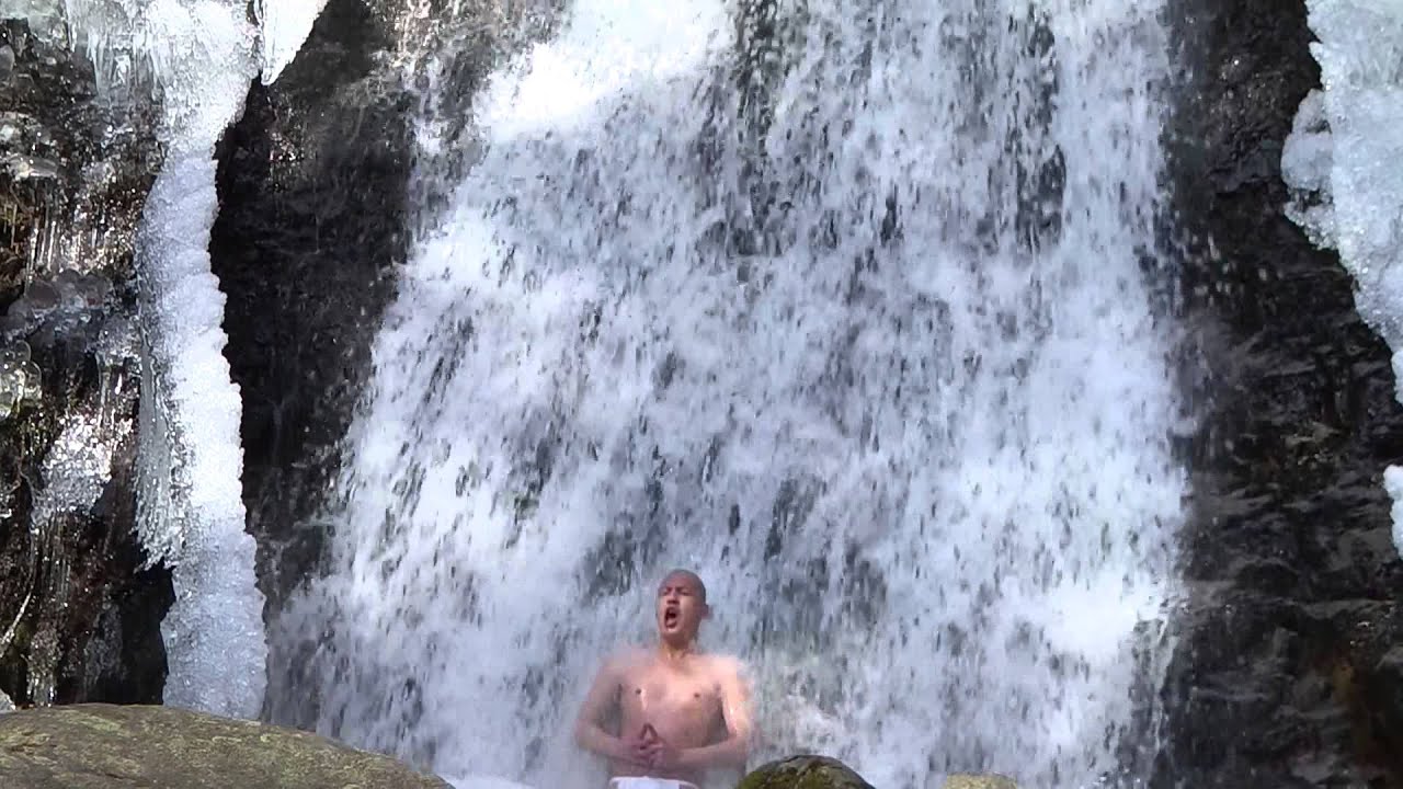 禊 1年で最も寒いとされる時期に真冬の千々石川に浸かり「大寒禊」で心身