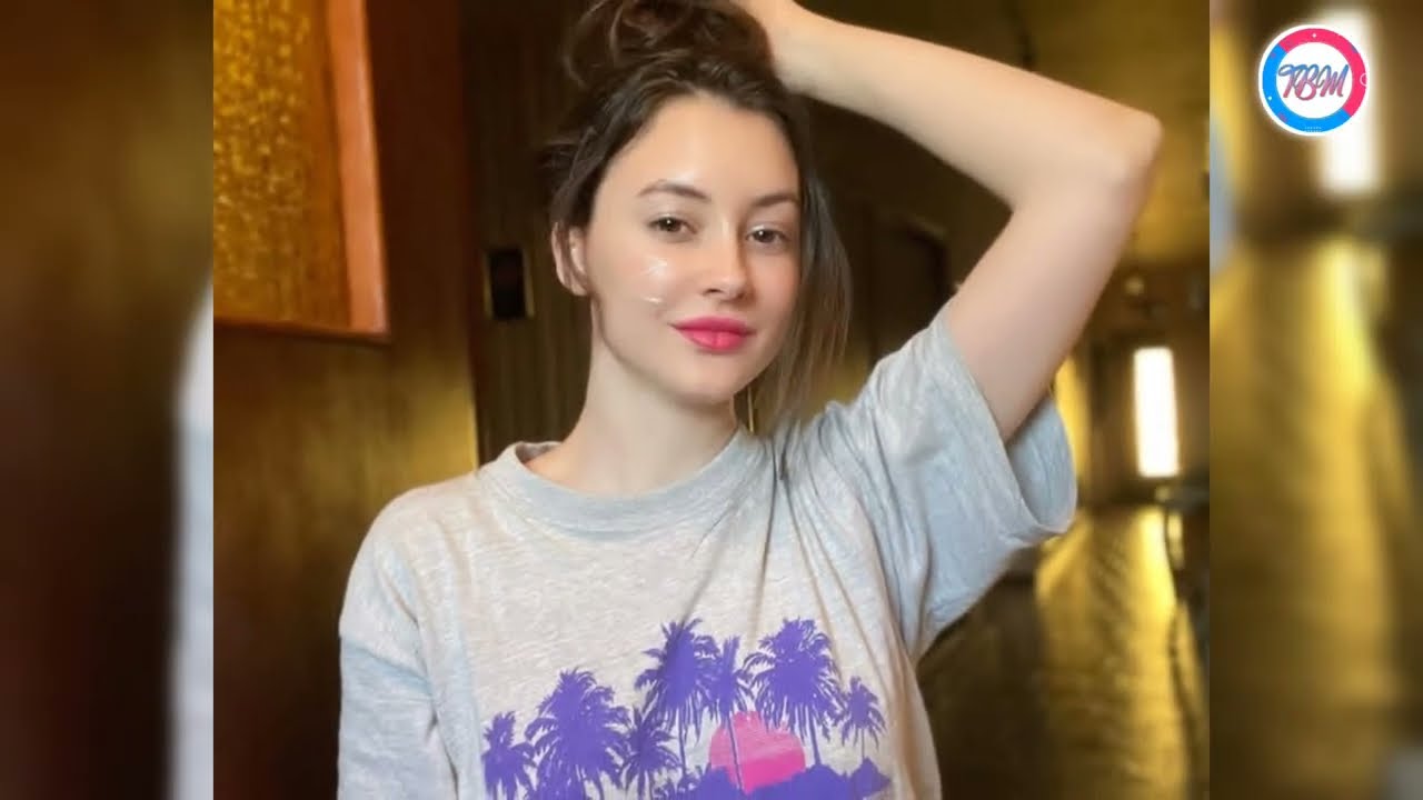 Fiona Alison - French Model & Social Media Influencer | Biography & Lifestyle