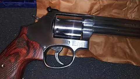 Smith and Wesson 686 + Deluxe in 357 unboxing video