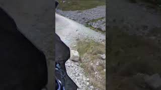 sorteando piedras en la ruta offroad Espinama Sotres. videos de motos. Rutas en moto. Cantabria