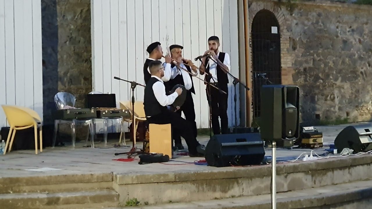 Ballu campidanesu: Cunzertu a Mediana pipia, Punt'e organo e Fiuda, con tamburello