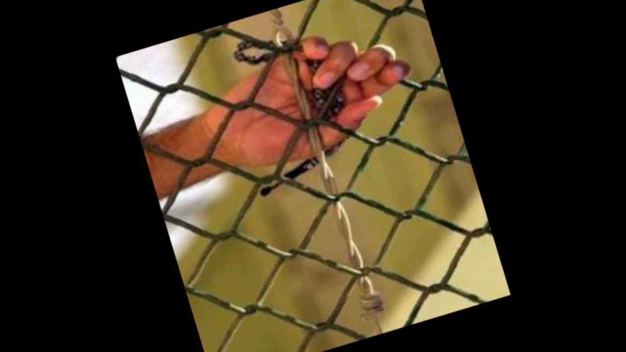 قصيدة : شاعر الاعتقال : وسط الزنازين.