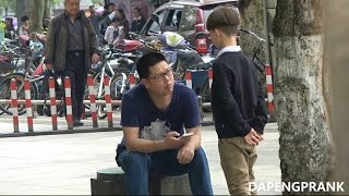 正常人VS流浪漢 小孩求助路人社會實驗 Asking Strangers for Money VS Asking Homeless for Money Social Experiment