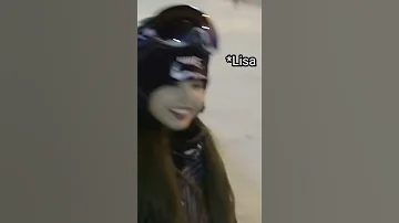 Jisoo is a pro snowboarder 💖😁