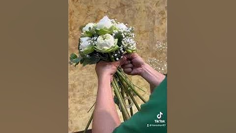 Bó hoa cưới sen trắng