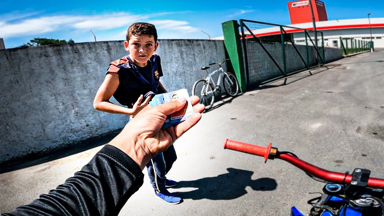 R0UBEI AS FIGURINHAS DOS MOLEQUES DO BAIRRO