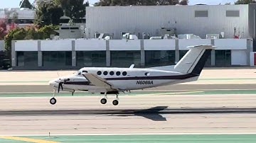 Beechcraft B200 ultra king air express turboprop jet landing at SMO N6069A