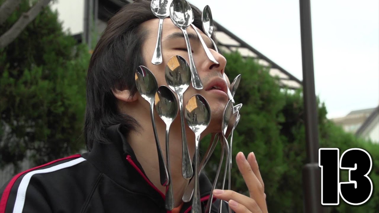 ギネス世界記録達成の瞬間 顔にスプーン18個 Challenge Guinness Balancing Spoon Youtube