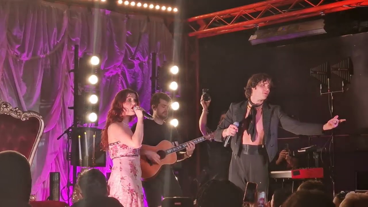 Spencer Sutherland & Chloe Wilder - Dancing Queen cover live from Gorilla Manchester
