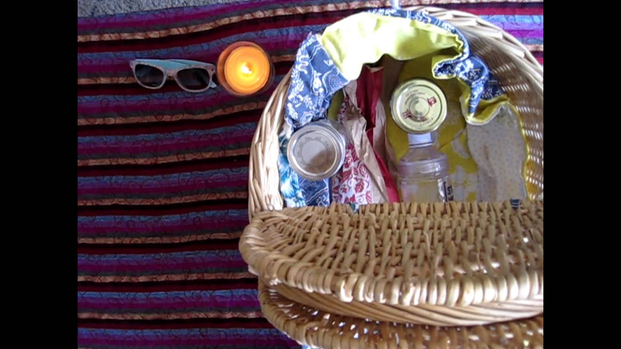 How to Pack a Picnic Basket - YouTube