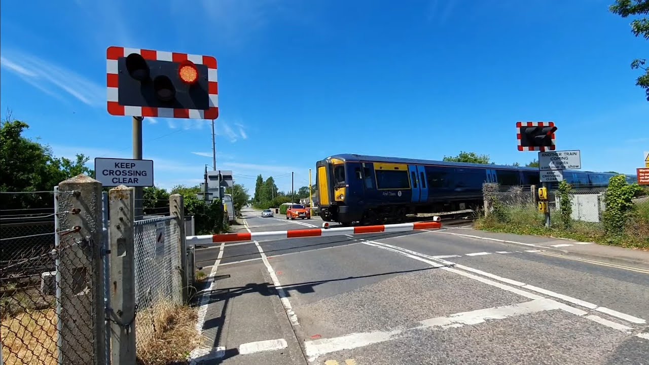 UltraWide Video at Sandwich Ash Road Level Crossing, Kent YouTube