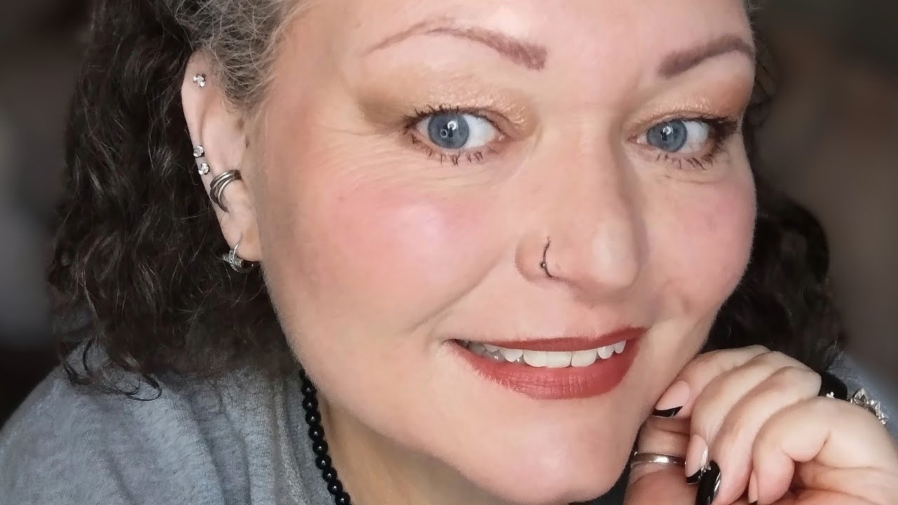 VIC makeup with KiKi TV for my morning meeting 😎👑😎 YouTube