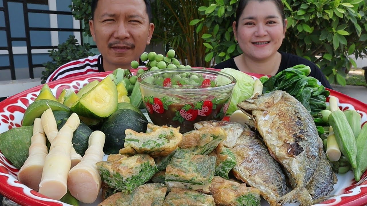น้ำพริกกะปิ ไข่เจียวชะอม ปลาทูทอด มาพร้อมผักต้มหลายๆอย่างแซบถูกใจอีกแล้วจ้า 12  มีนาคม พ.ศ.2567