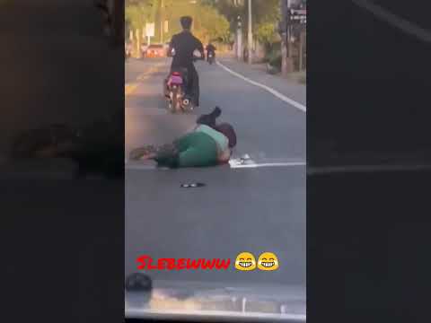 Viral Dua Cewek Berkelahi Di Atas Motor