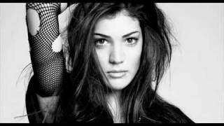 Ήβη Αδάμου/Ivi Adamou - Φωτιά βροχή/Fotia Vroxi (YOU DON'T BELONG HERE)(+lyrics)