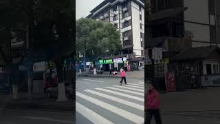 장가계 햄튼바이힐튼 동네 풍경(张家界希尔顿欢朋酒店区)