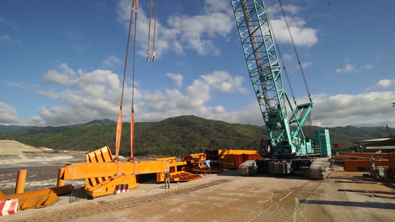 KOBELCO 400T CRAWLER CRANE 1