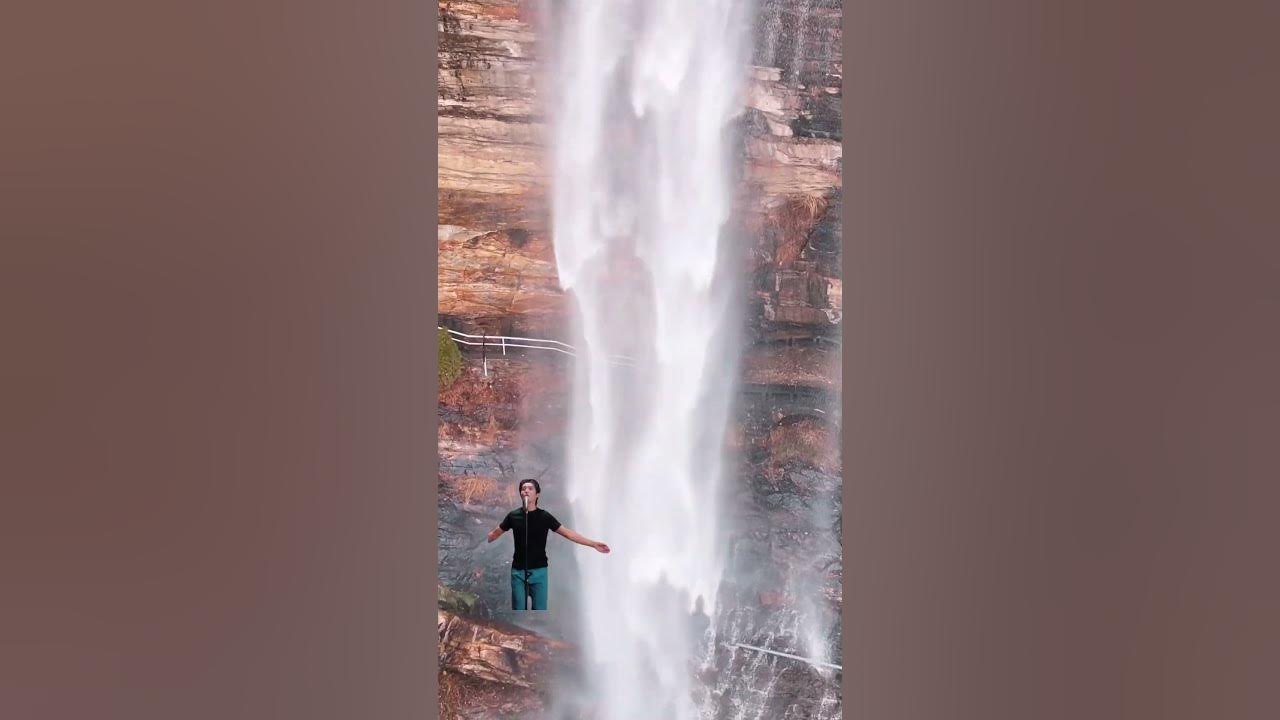 Luya Waterfall washes away the dust, and climbing Mount Song is all fulfilled...卢崖飞瀑涤尘境，登高嵩山皆如愿……