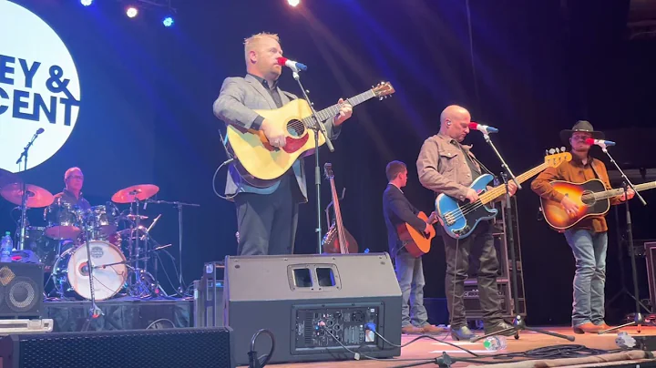 1st Row Dailey & Vincent - My heart in Tennessee- ...