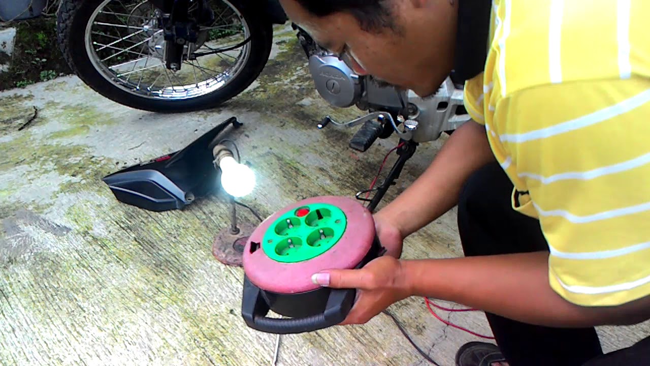 Membuat listrik sederhana 220volt dari sepeda motor - YouTube